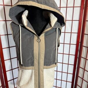 BKE Quilted Hooded Vest in Gray and Cream